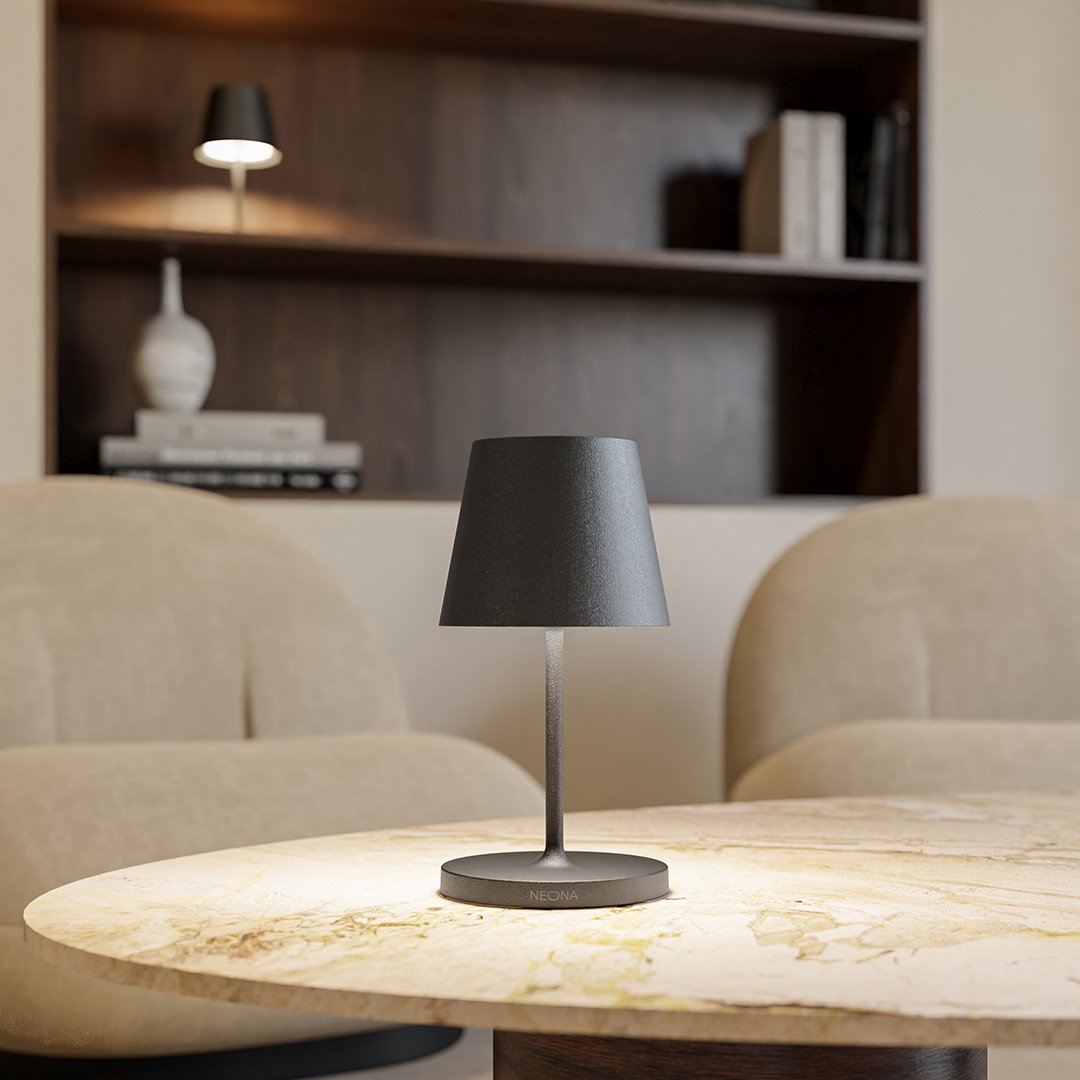 Ljuséa - Lampada da Tavolo Ricaricabile con LED Dimmerabile e Design Minimalista