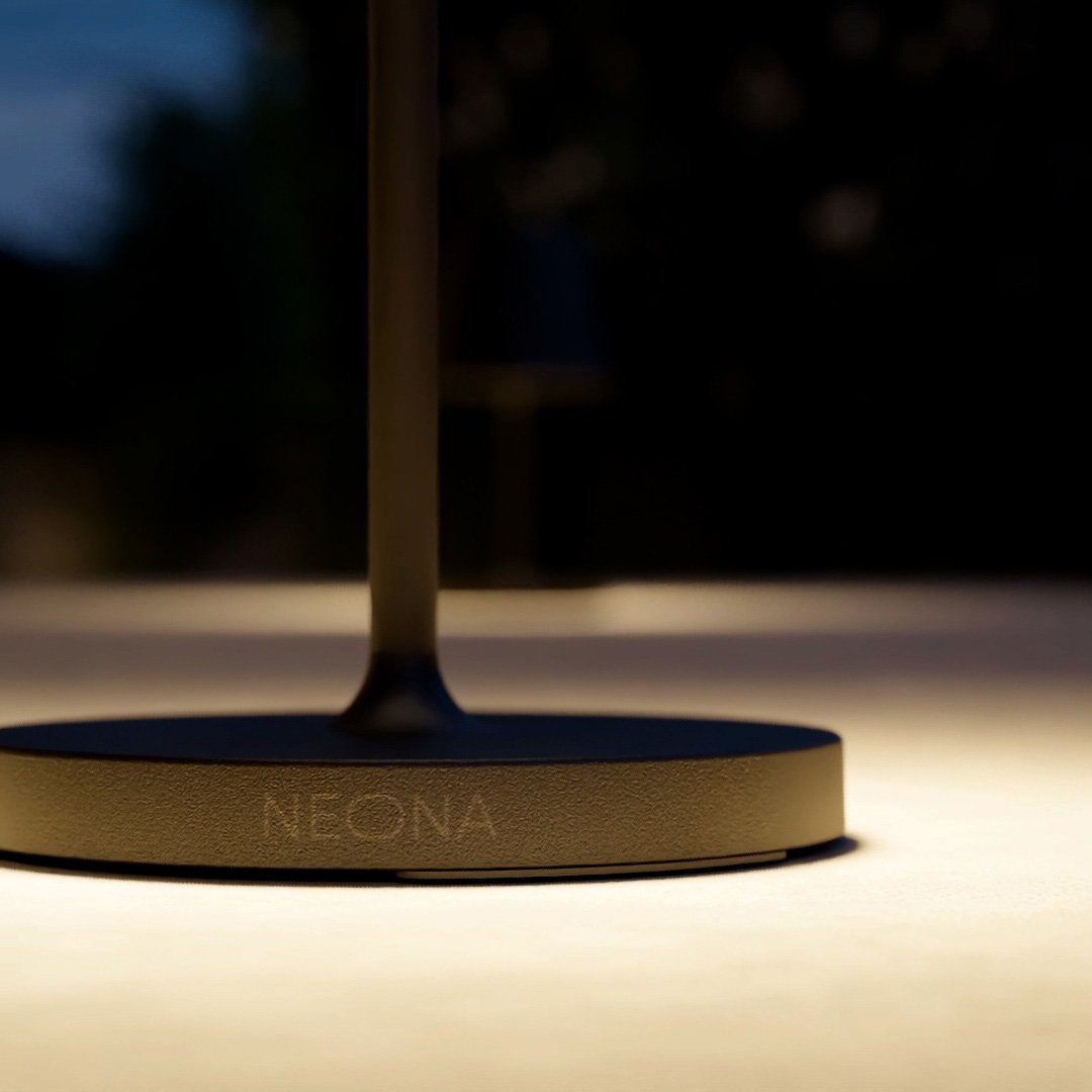 Ljuséa - Lampada da Tavolo Ricaricabile con LED Dimmerabile e Design Minimalista