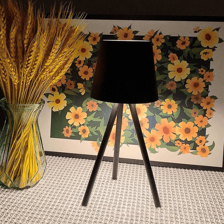 LumoStand – Lampada da tavolo ricaricabile con supporto e funzione touch dimmerabile