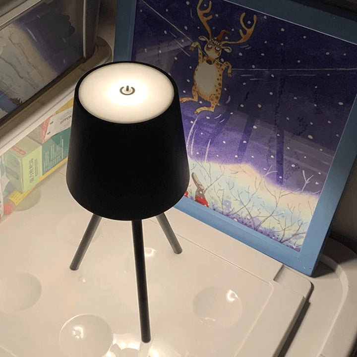 LumoStand – Lampada da tavolo ricaricabile con supporto e funzione touch dimmerabile
