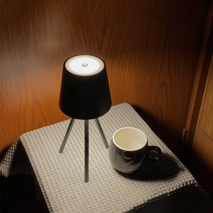 LumoStand – Lampada da tavolo ricaricabile con supporto e funzione touch dimmerabile