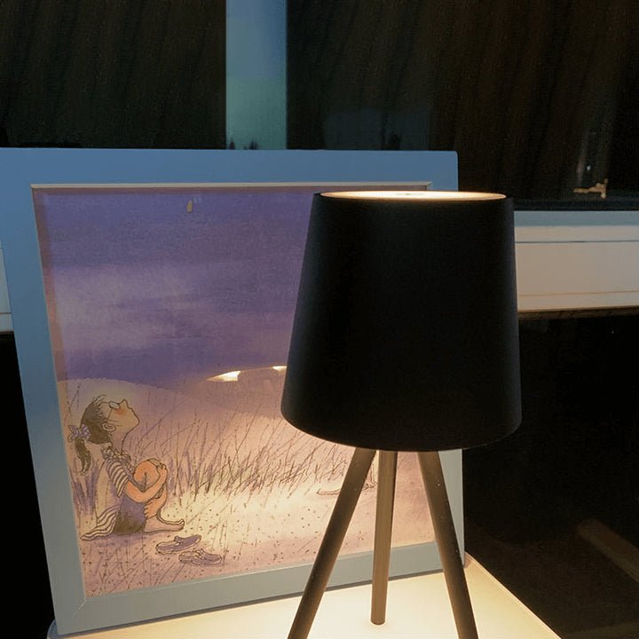 LumoStand – Lampada da tavolo ricaricabile con supporto e funzione touch dimmerabile