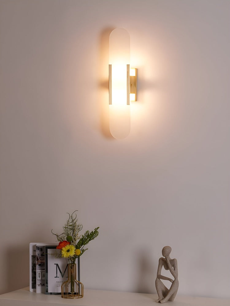 Laviso – Applique in Alabastro con Dettagli in Rame e Ottone