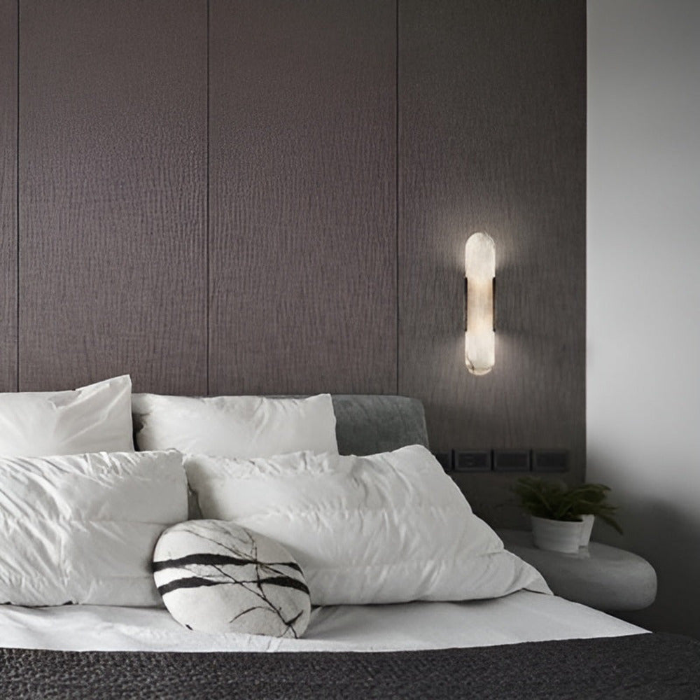 Laviso – Applique in Alabastro con Dettagli in Rame e Ottone