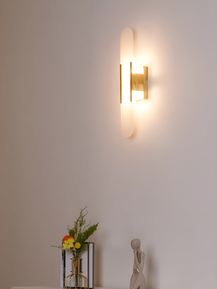 Laviso – Applique in Alabastro con Dettagli in Rame e Ottone