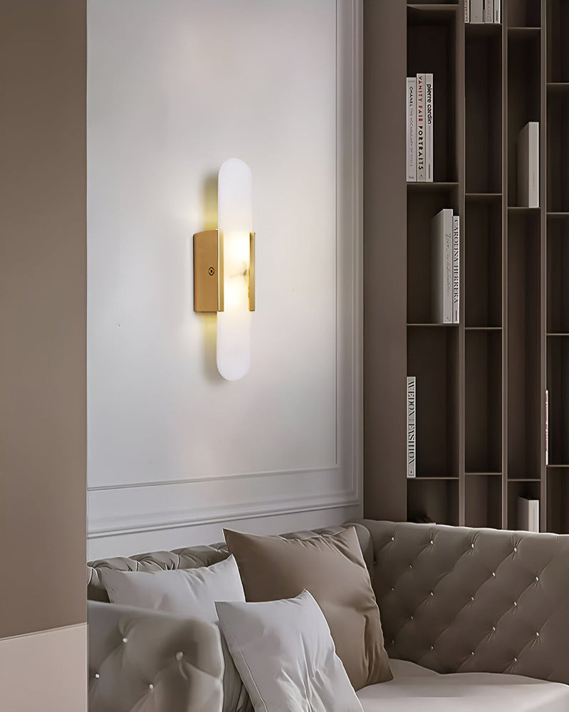 Laviso – Applique in Alabastro con Dettagli in Rame e Ottone