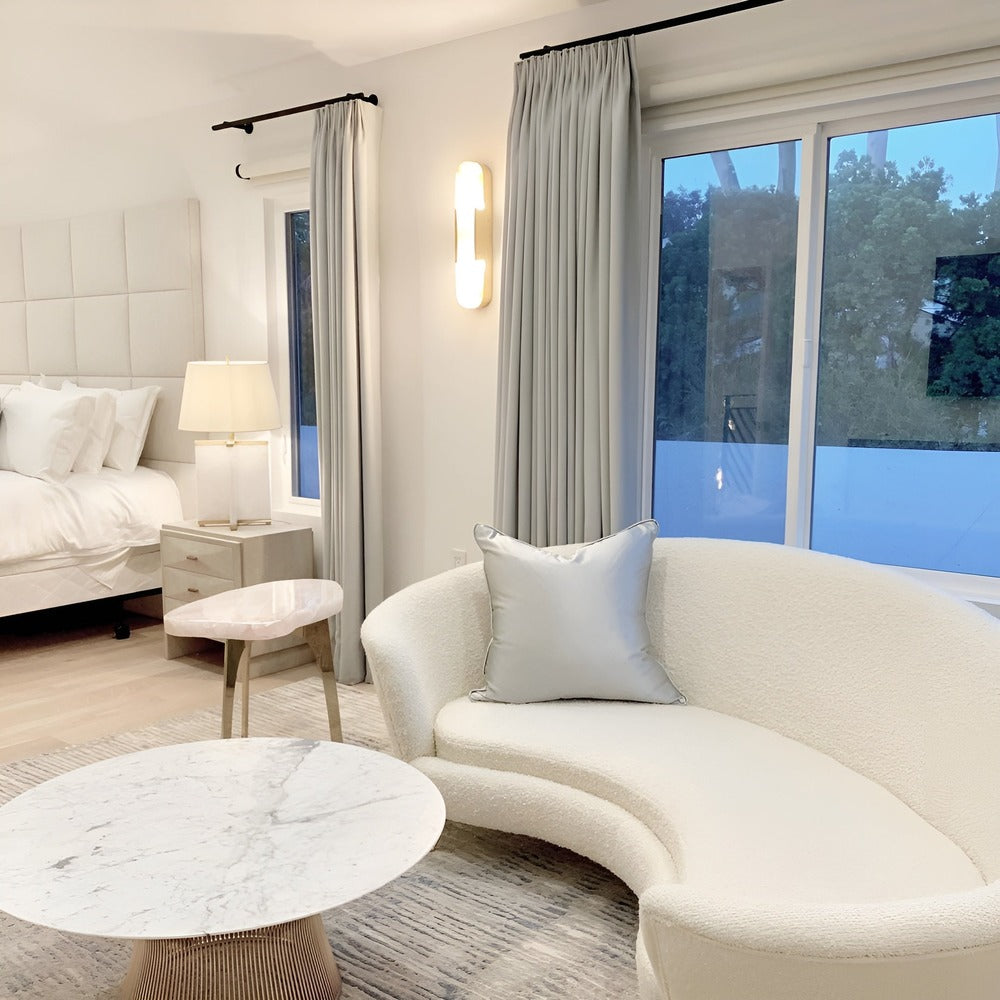 Laviso – Applique in Alabastro con Dettagli in Rame e Ottone