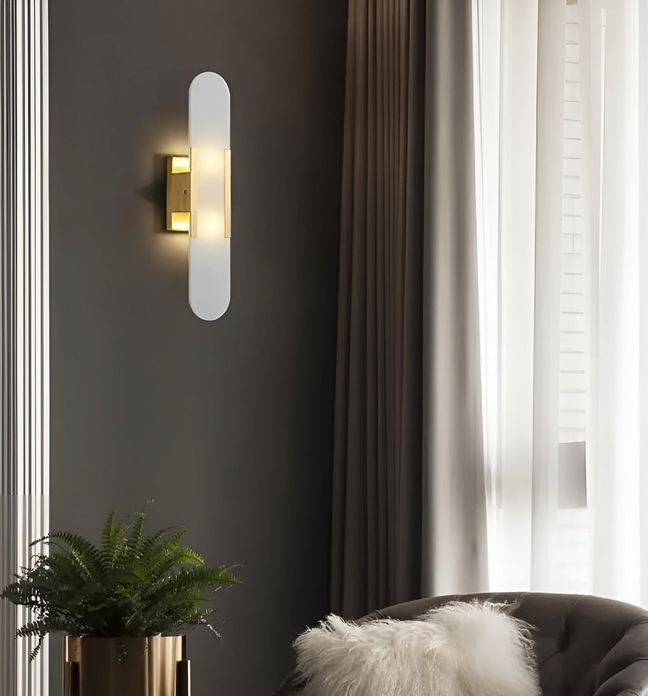 Laviso – Applique in Alabastro con Dettagli in Rame e Ottone
