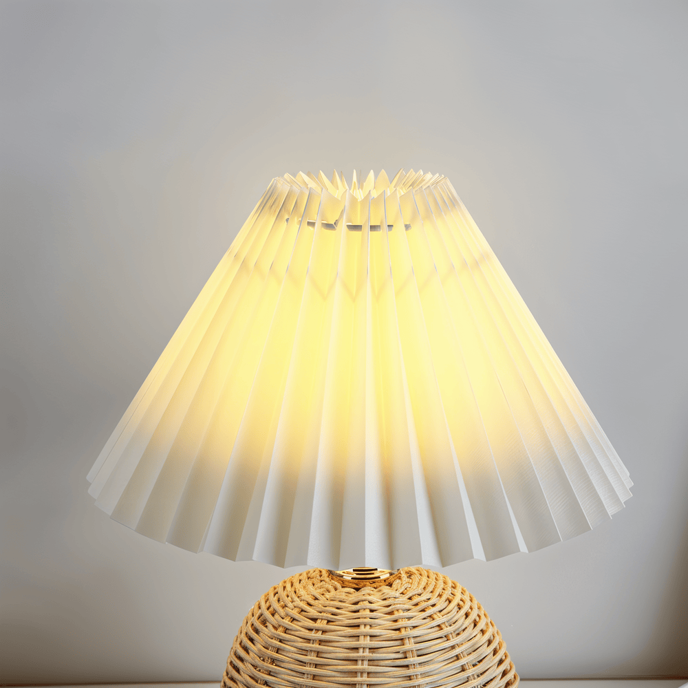 Brolly – Lampada da Tavolo Plissettata in Rattan con Paralume Conico