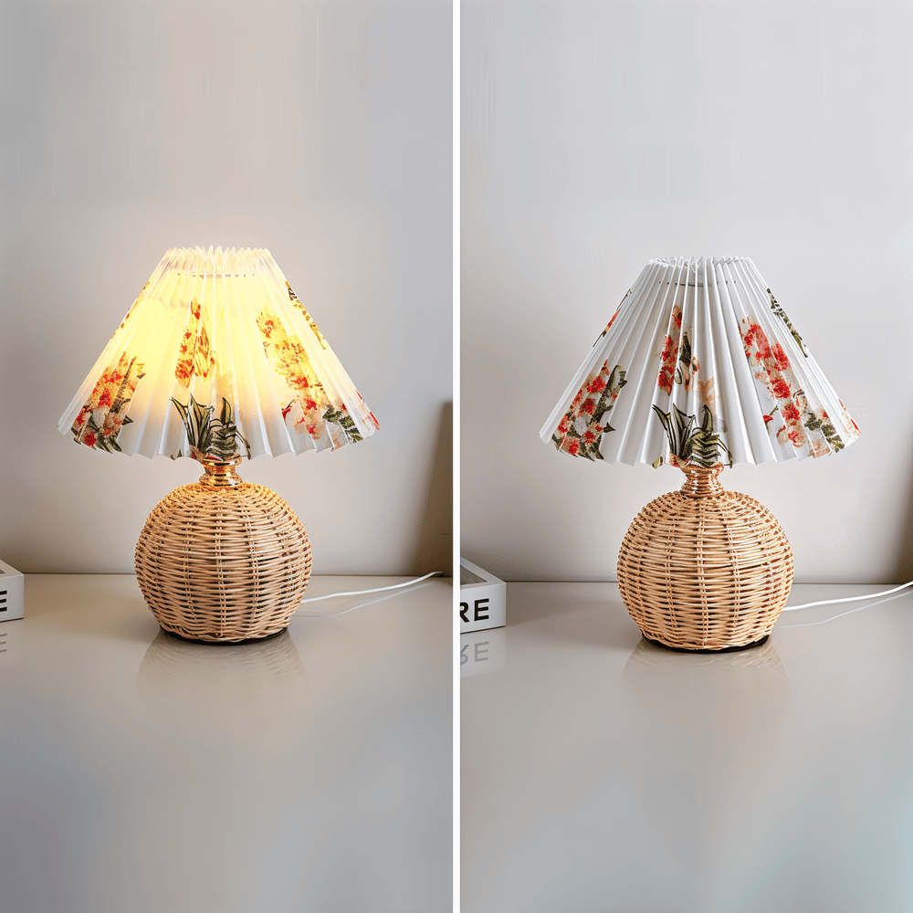 Brolly – Lampada da Tavolo Plissettata in Rattan con Paralume Conico