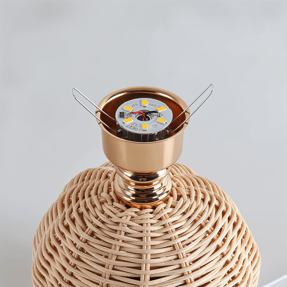Brolly – Lampada da Tavolo Plissettata in Rattan con Paralume Conico