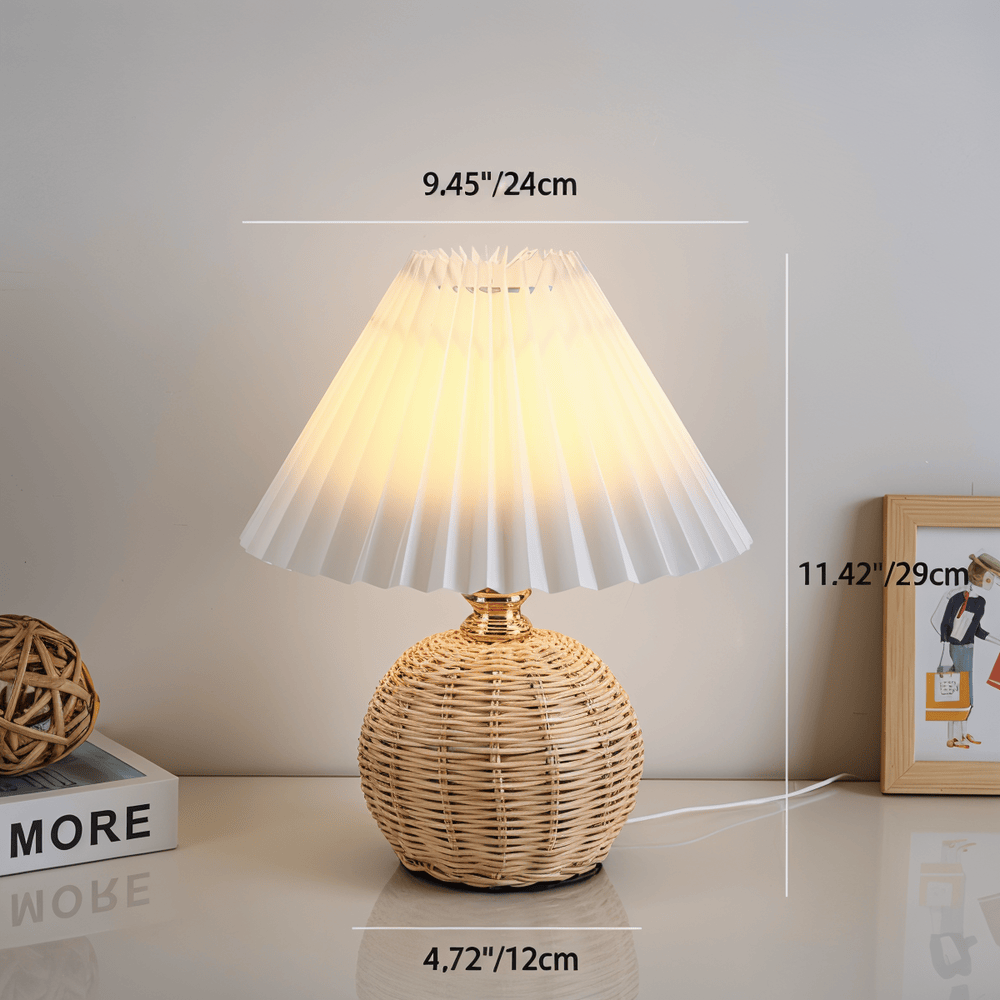 Brolly – Lampada da Tavolo Plissettata in Rattan con Paralume Conico