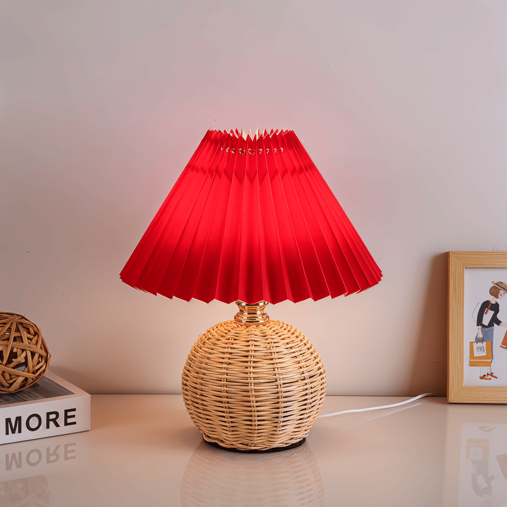 Brolly – Lampada da Tavolo Plissettata in Rattan con Paralume Conico