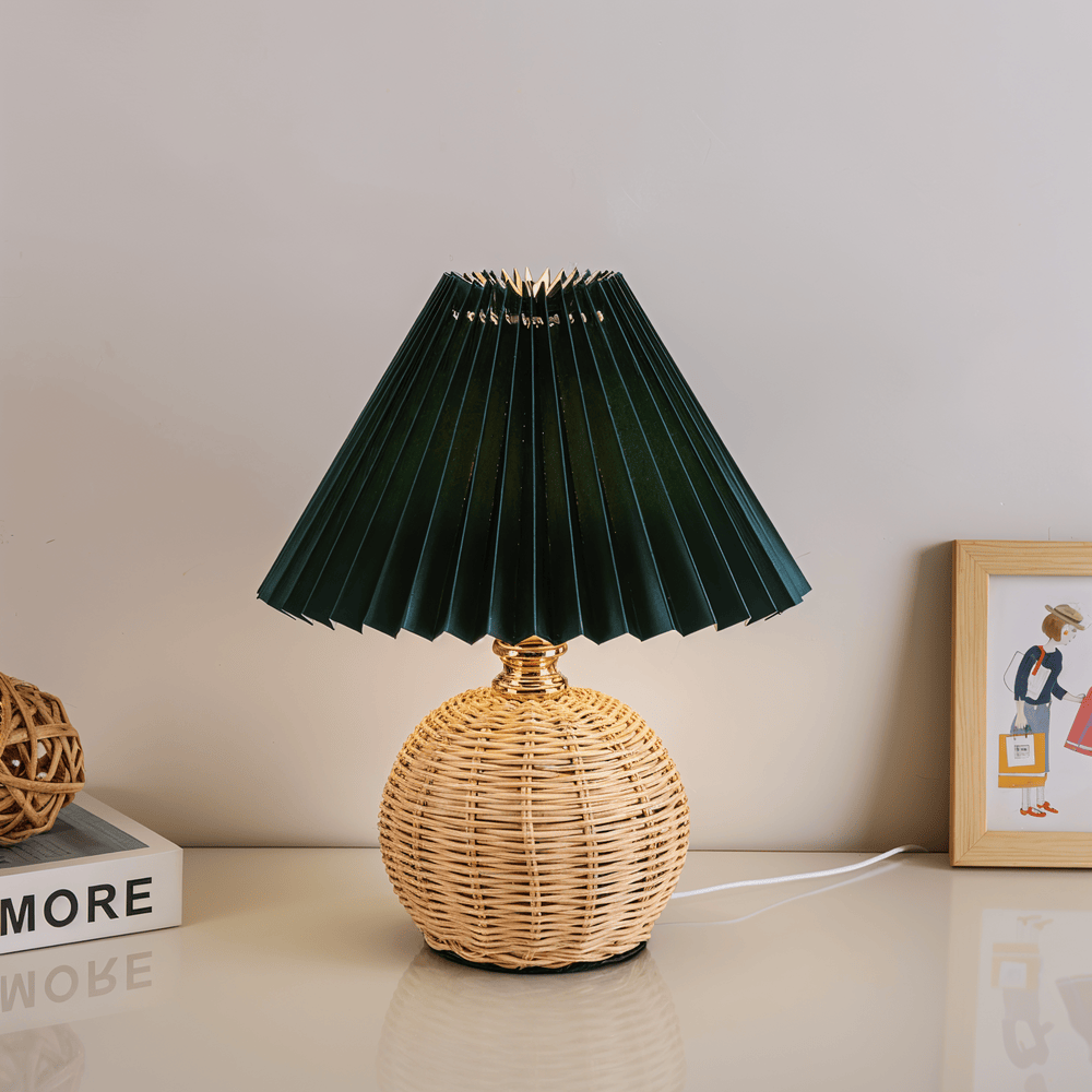 Brolly – Lampada da Tavolo Plissettata in Rattan con Paralume Conico