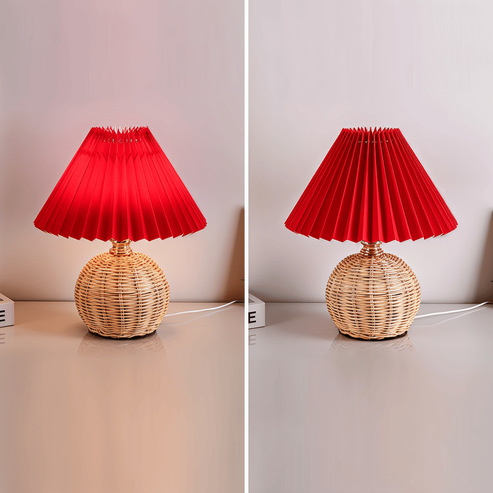 Brolly – Lampada da Tavolo Plissettata in Rattan con Paralume Conico