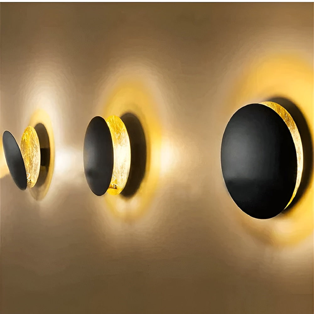 LunaraSphere – Lampada da Parete LED Rotante a 360° con Design Celestiale