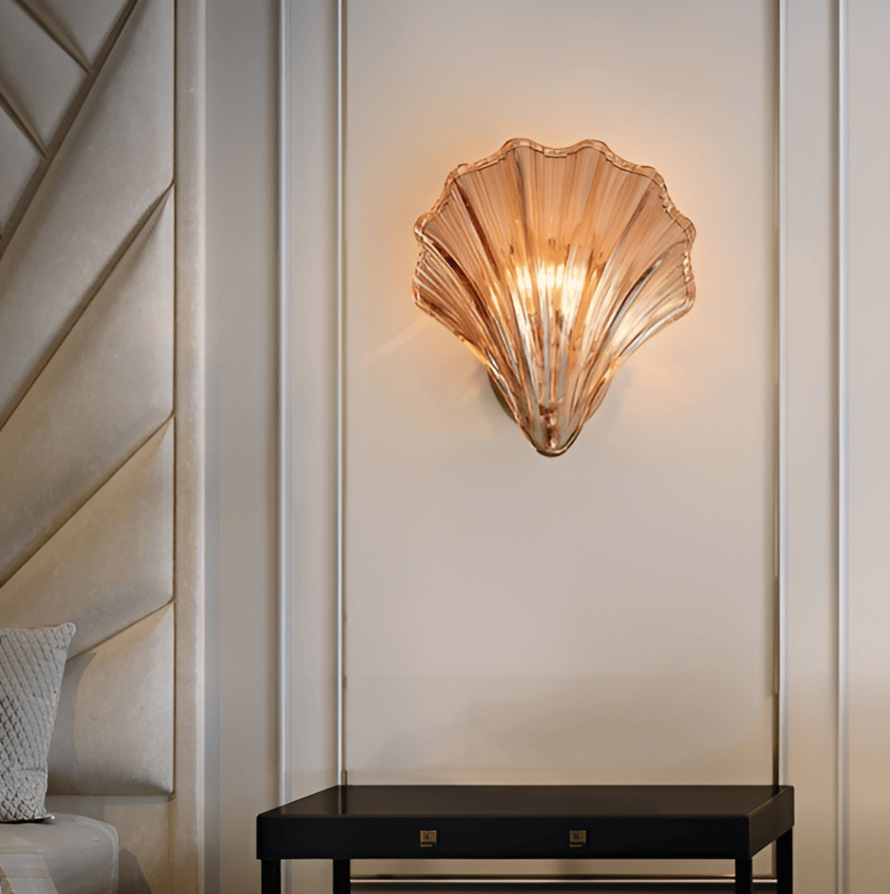 CoastalGleam – Applique in Vetro e Ottone con Minimalismo Ispirato alla Costa