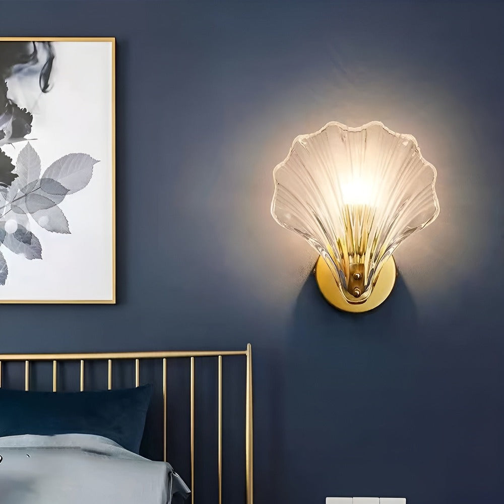 CoastalGleam – Applique in Vetro e Ottone con Minimalismo Ispirato alla Costa