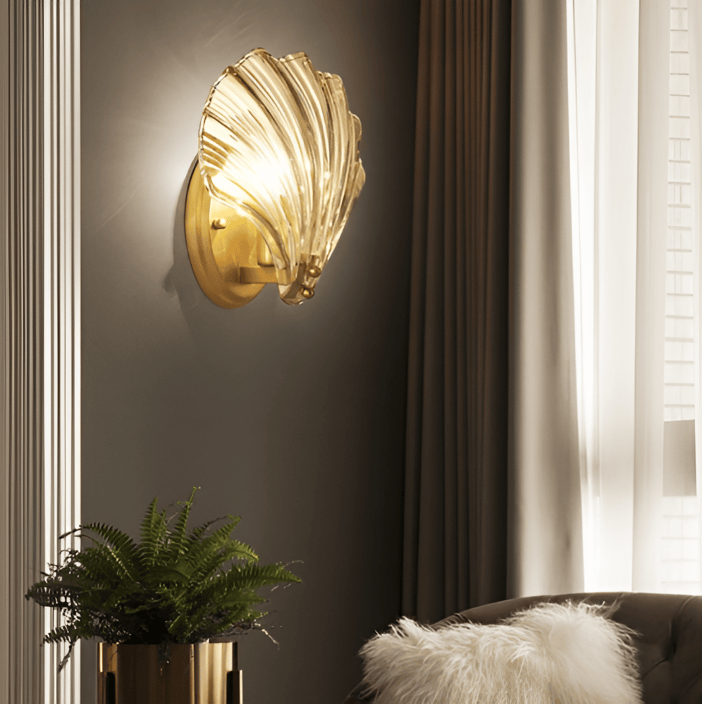 CoastalGleam – Applique in Vetro e Ottone con Minimalismo Ispirato alla Costa
