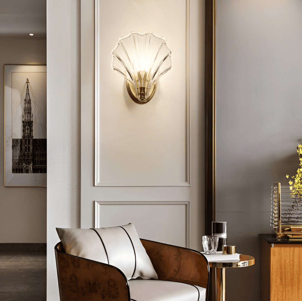 CoastalGleam – Applique in Vetro e Ottone con Minimalismo Ispirato alla Costa