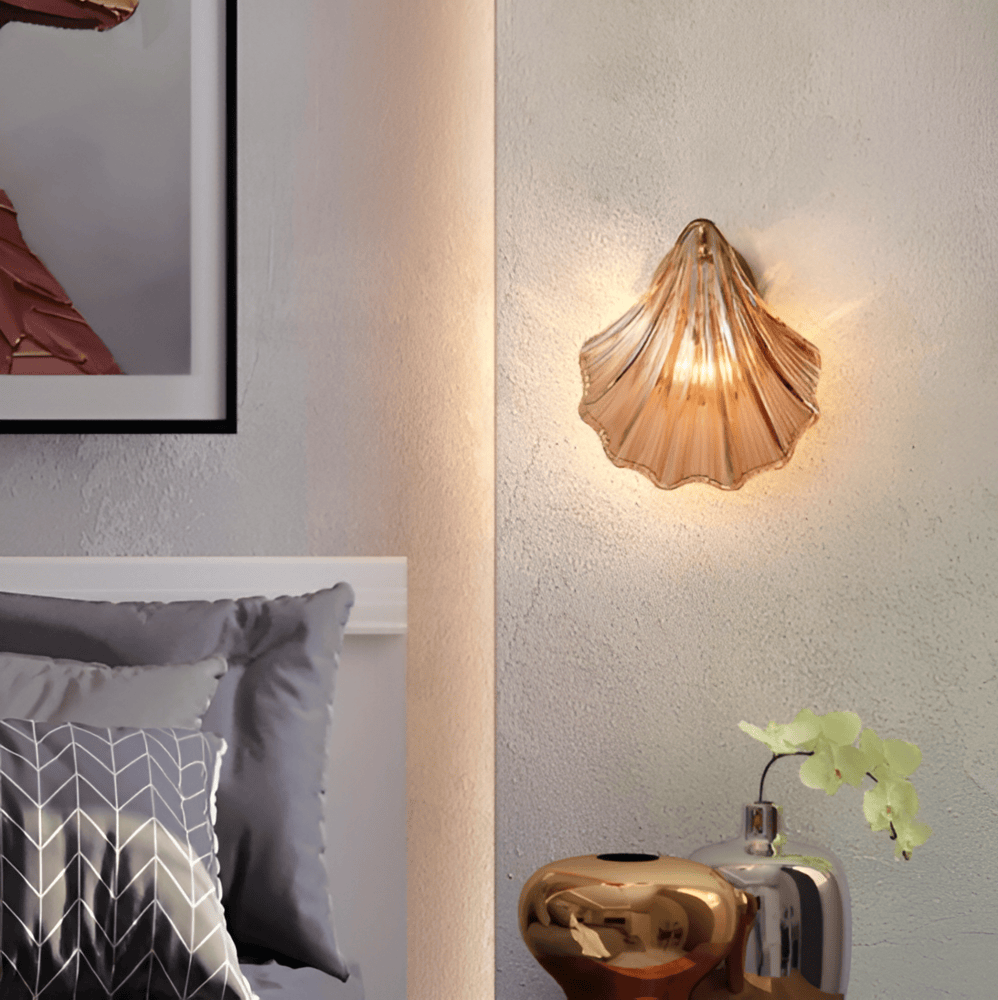 CoastalGleam – Applique in Vetro e Ottone con Minimalismo Ispirato alla Costa