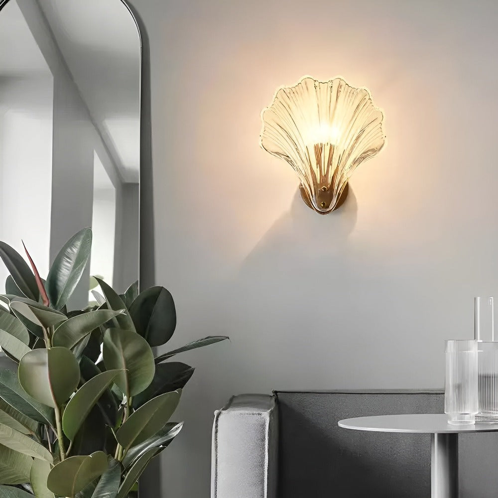 CoastalGleam – Applique in Vetro e Ottone con Minimalismo Ispirato alla Costa