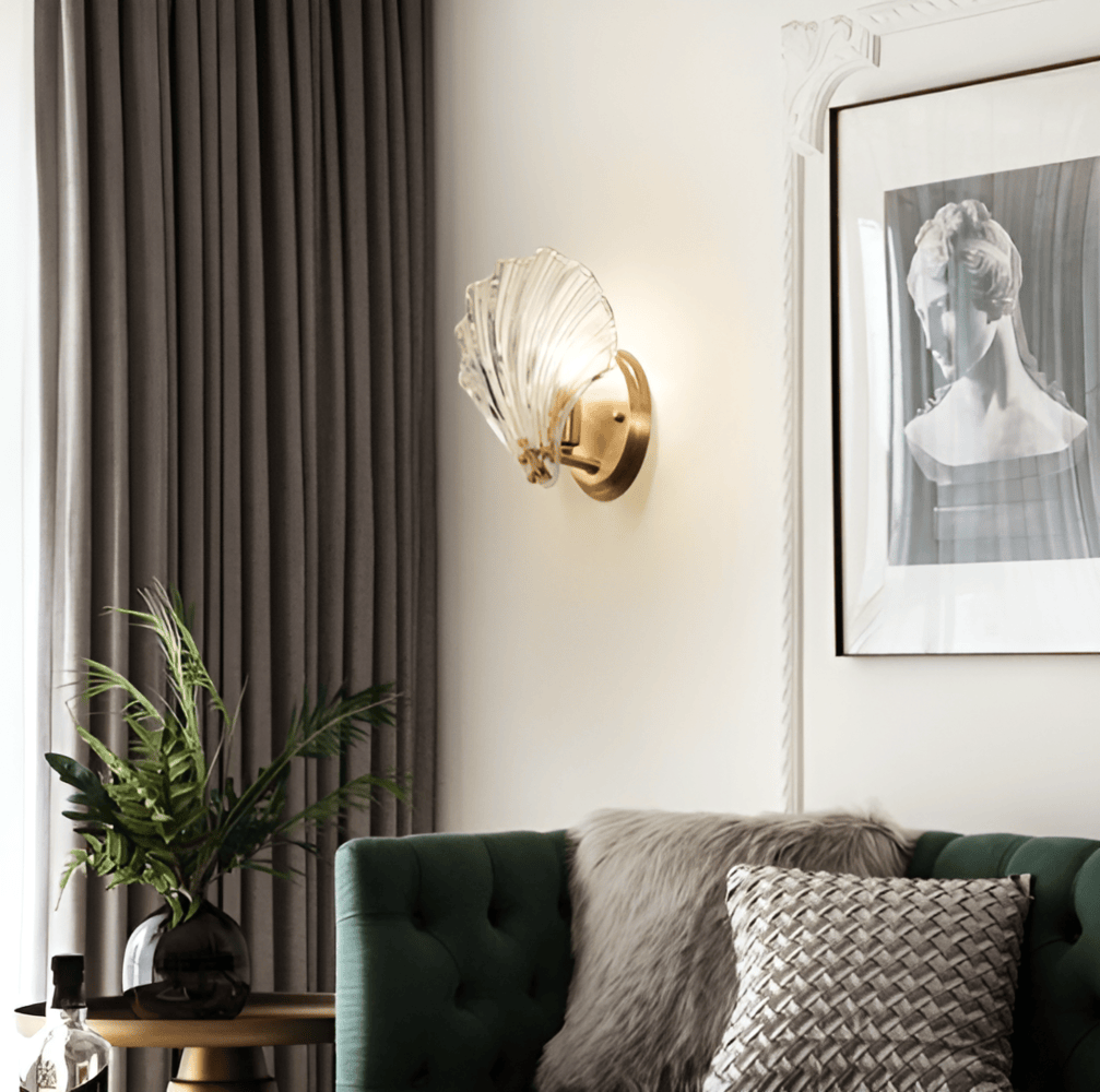 CoastalGleam – Applique in Vetro e Ottone con Minimalismo Ispirato alla Costa