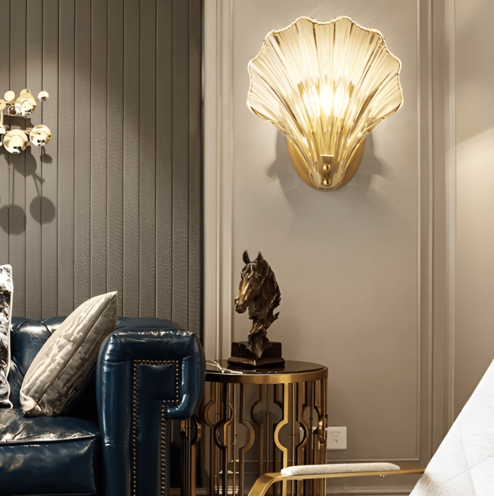 CoastalGleam – Applique in Vetro e Ottone con Minimalismo Ispirato alla Costa