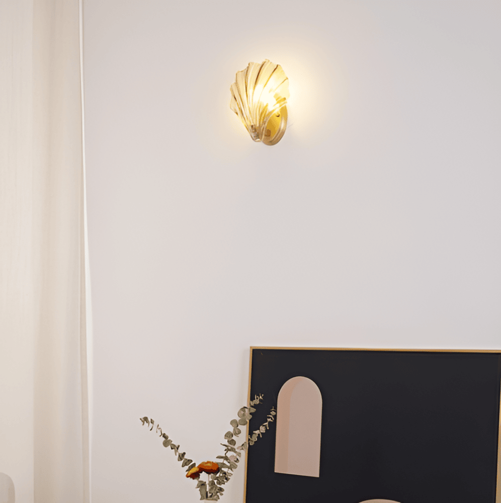 CoastalGleam – Applique in Vetro e Ottone con Minimalismo Ispirato alla Costa