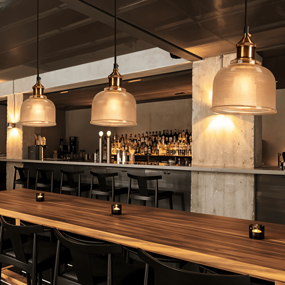 LuméBell – Lampada a Soffitto in Vetro Colorato Retro con Design Moderno