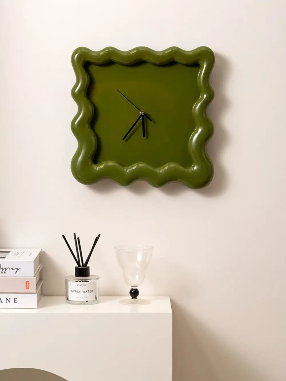 CreamCake Dial – Orologio da Parete Color Crema a Forma di Torta per Decorazione Dopaminica