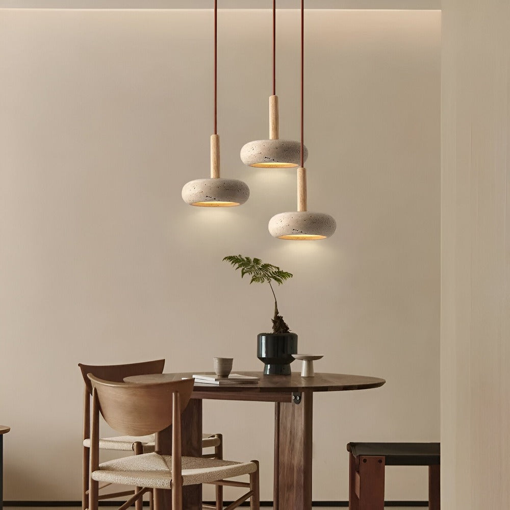 CreamTravertine – Lampada a sospensione naturale in travertino e legno