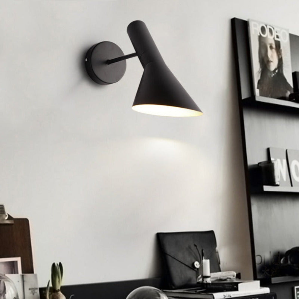 LumoArc – Lampada da Parete LED Nera Regolabile per Ambienti Moderni