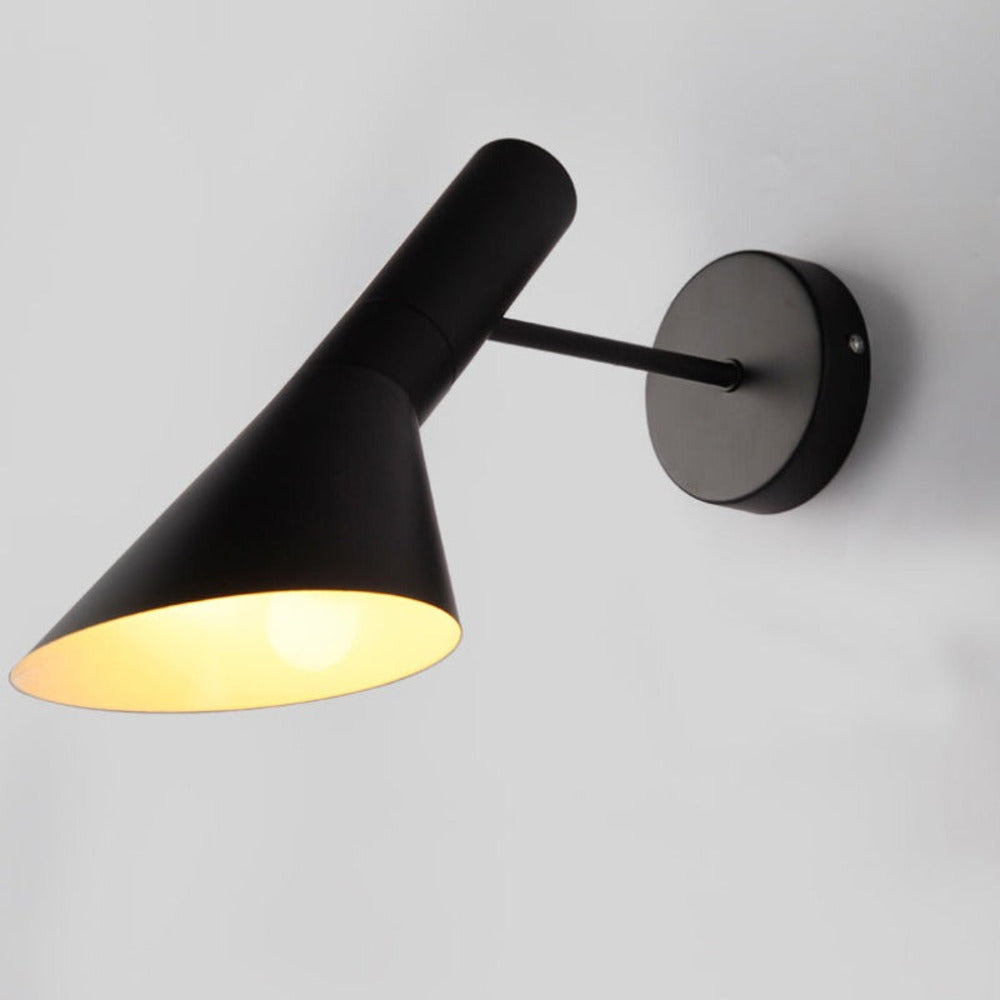 LumoArc – Lampada da Parete LED Nera Regolabile per Ambienti Moderni