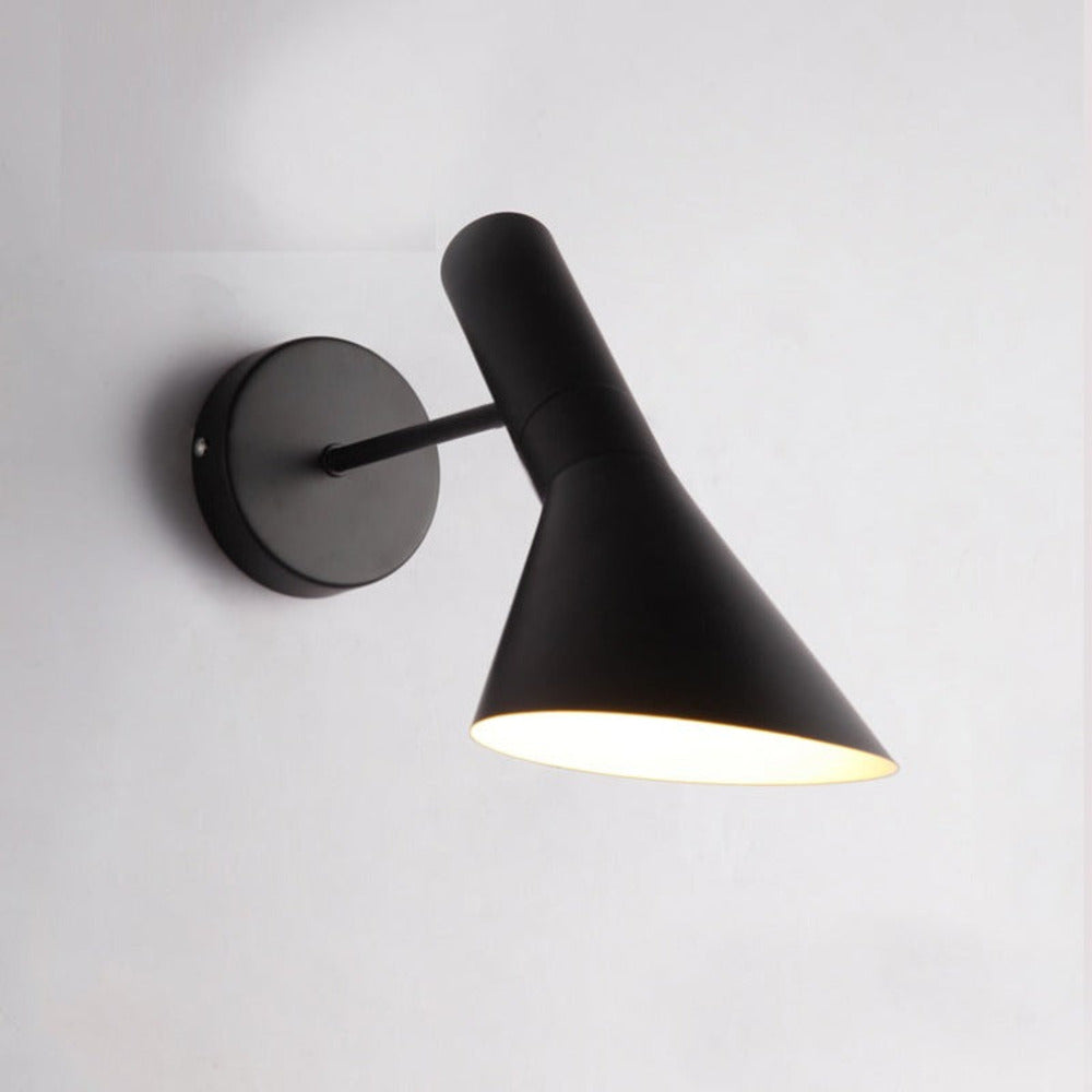 LumoArc – Lampada da Parete LED Nera Regolabile per Ambienti Moderni