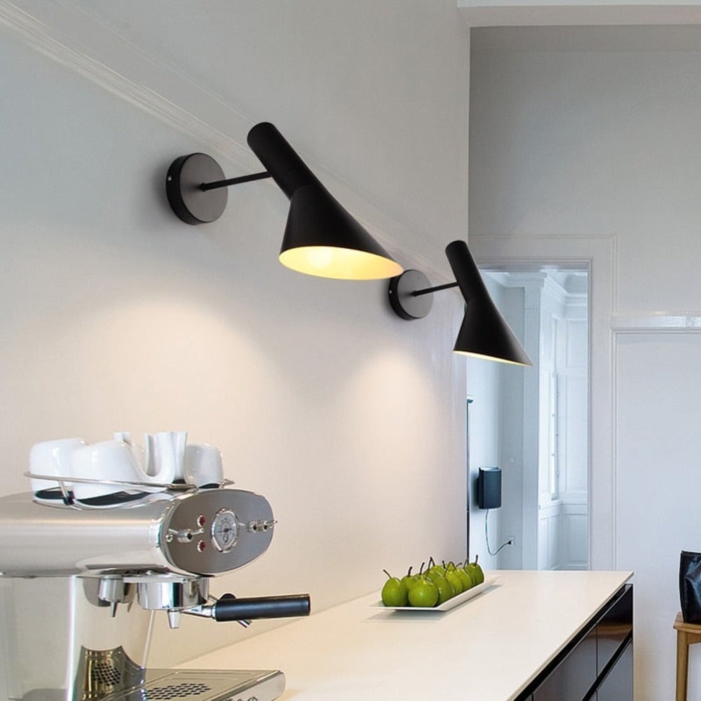 LumoArc – Lampada da Parete LED Nera Regolabile per Ambienti Moderni