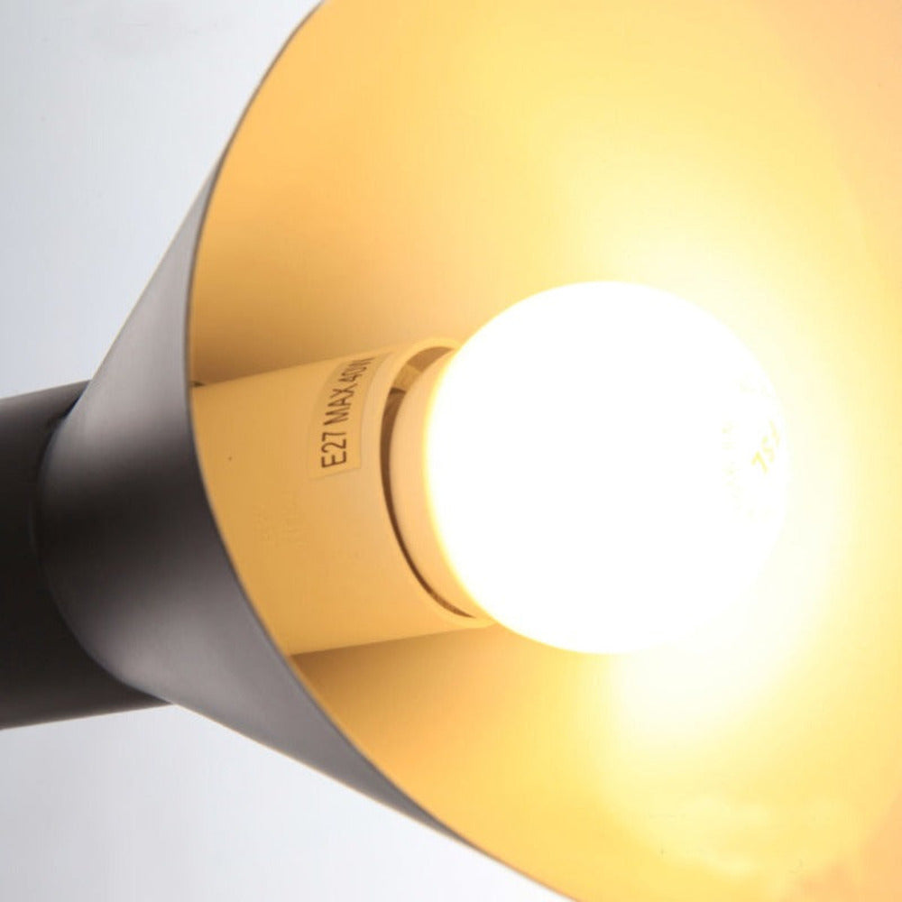 LumoArc – Lampada da Parete LED Nera Regolabile per Ambienti Moderni