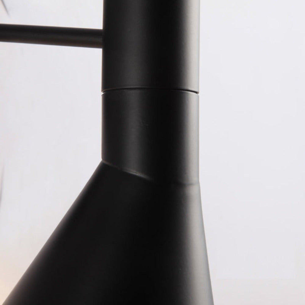 LumoArc – Lampada da Parete LED Nera Regolabile per Ambienti Moderni