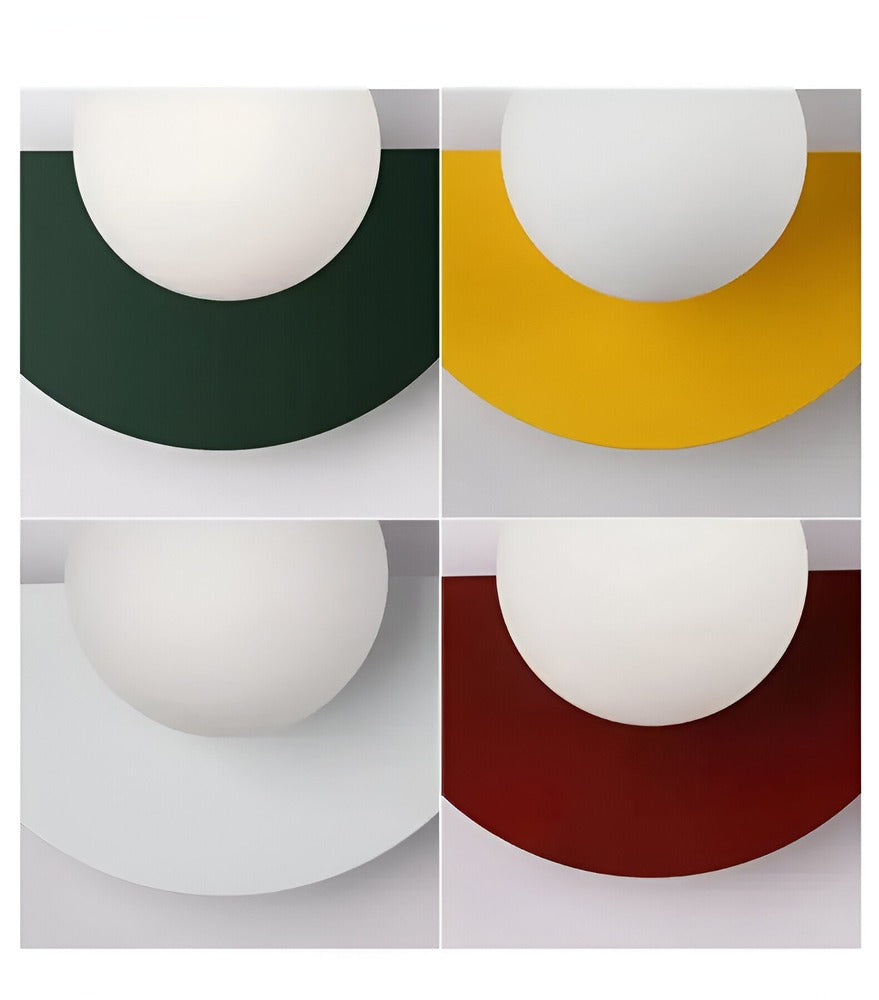 AuroGlow – Moderno Applique Sferico in Vetro con Design Plug-In