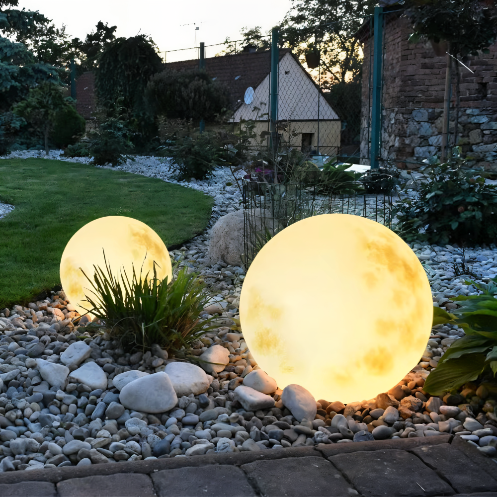 MoonGlow Lampada Solare – Magica Illuminazione Lunare per Giardino