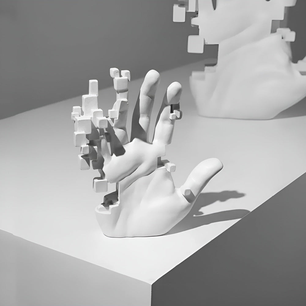 PixelPalm – Figura a Mano in Resina con Mosaico Astratto