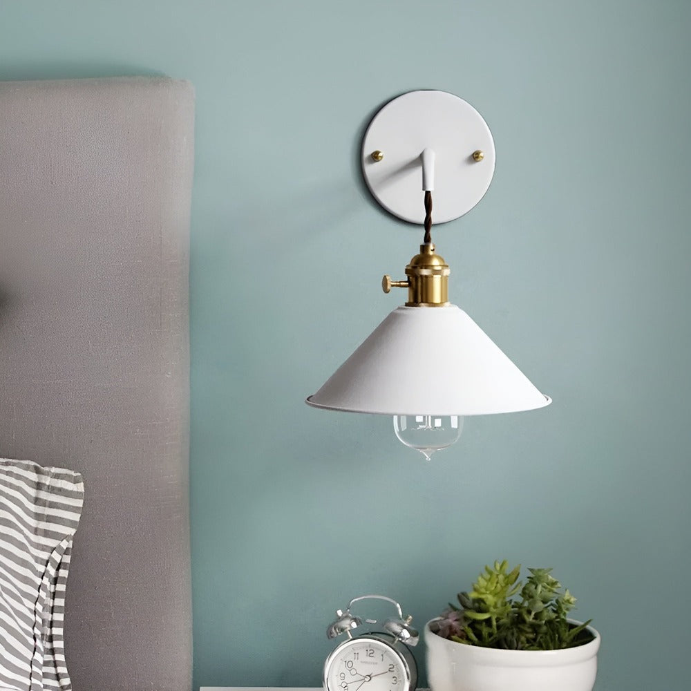 RetroGlow – Lampada da Parete Vintage in Metallo con Design Classico a Forma Conica