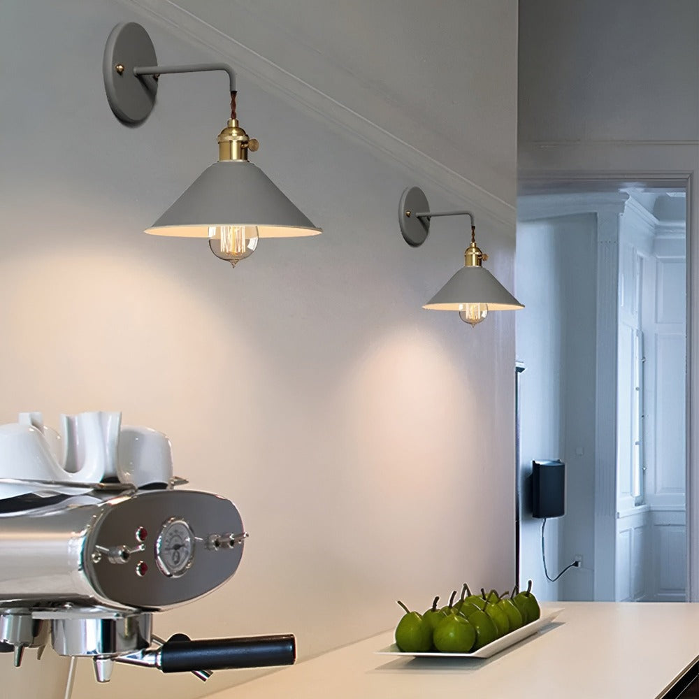 RetroGlow – Lampada da Parete Vintage in Metallo con Design Classico a Forma Conica