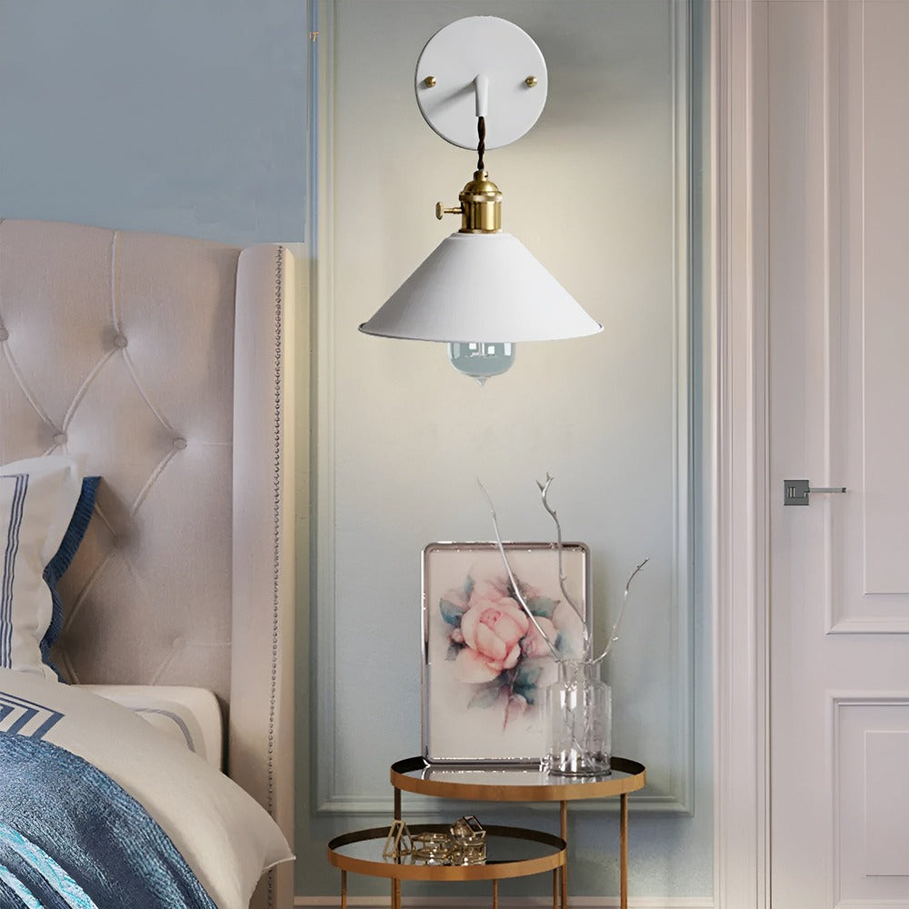 RetroGlow – Lampada da Parete Vintage in Metallo con Design Classico a Forma Conica