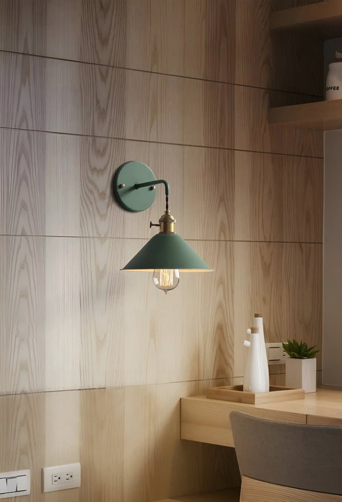 RetroGlow – Lampada da Parete Vintage in Metallo con Design Classico a Forma Conica