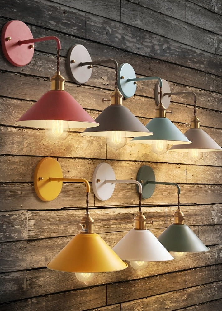 RetroGlow – Lampada da Parete Vintage in Metallo con Design Classico a Forma Conica