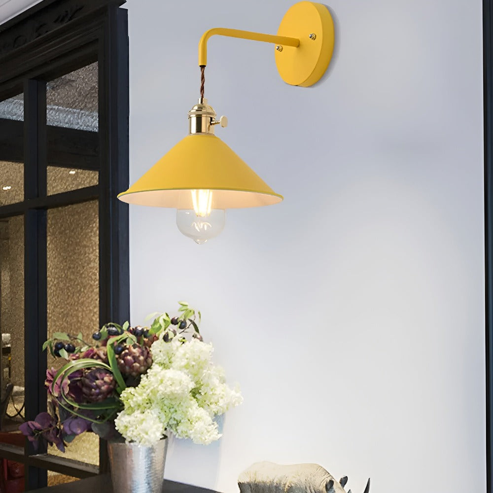 RetroGlow – Lampada da Parete Vintage in Metallo con Design Classico a Forma Conica