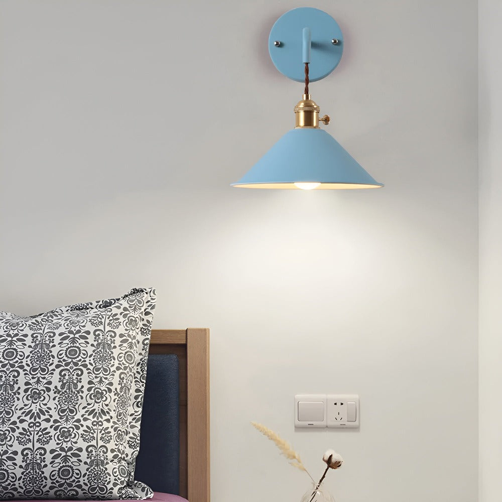 RetroGlow – Lampada da Parete Vintage in Metallo con Design Classico a Forma Conica