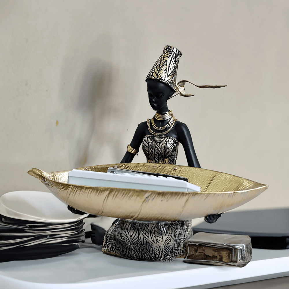 Scultura NyckelMuse – Figura Esotica in Resina con Elegante Organizzazione delle Chiavi