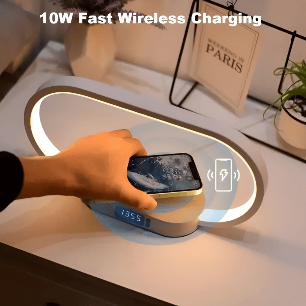 SmartiOne – Lampada Notturna Multifunzionale con Caricatore Wireless e Orologio Digitale